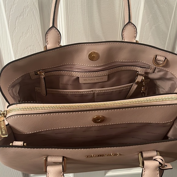 Michael Kors Crossbody tote - Picture 2 of 2